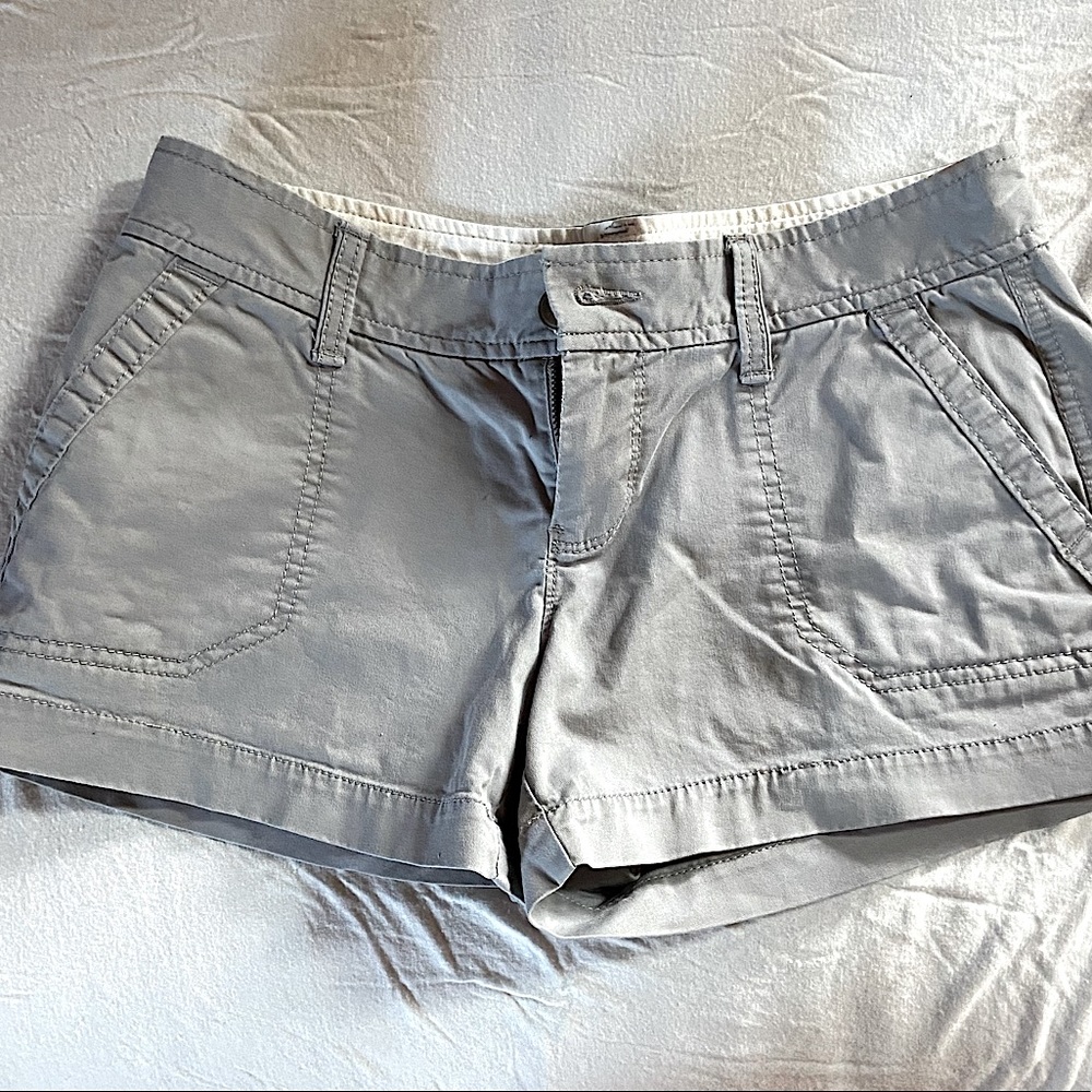 Old Navy Women/juniors gray shorts size 2